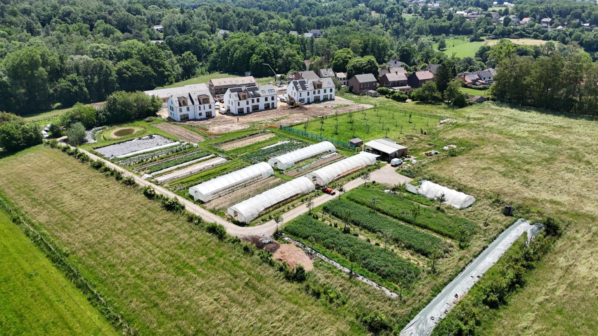 Vue aérienne de la micro-ferme Le Navet qui Ry à Villers-la-Ville